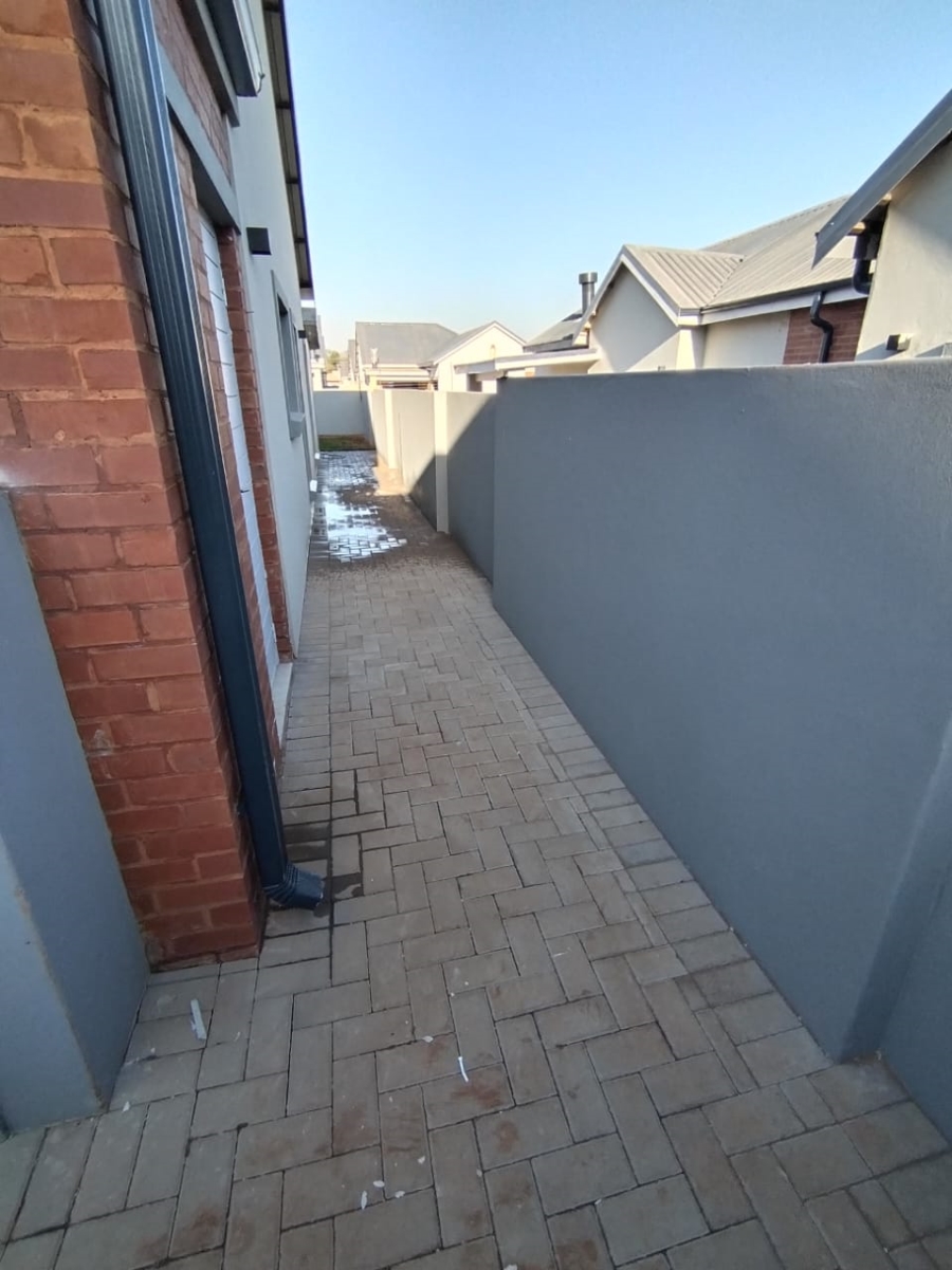 To Let 3 Bedroom Property for Rent in Melodie North West